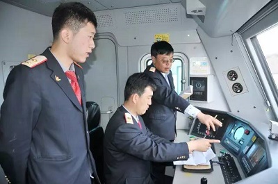 鐵路技校告訴您火車司機駕照怎么才能報名 行業(yè)新聞